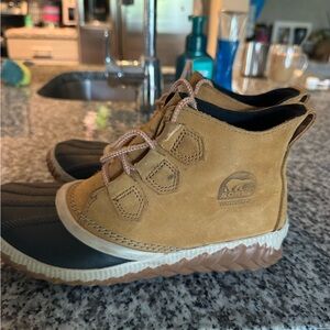 Sorel
Out N About Leather Duck Boots